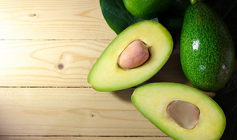 8 beneficios del aceite de aguacate para la piel y el cabello - Trucos de belleza caseros