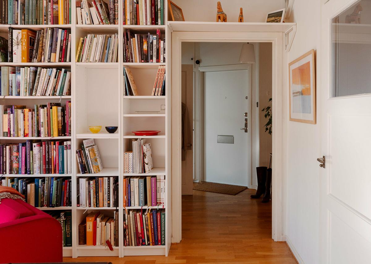 fabulous red in apartment 04