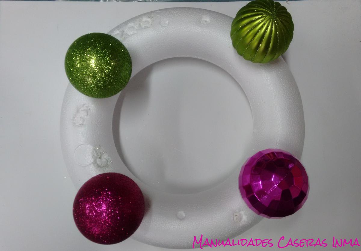 Manualidades Caseras Inma_Pasos a seguir para hacer una corona de bolas de navidad
