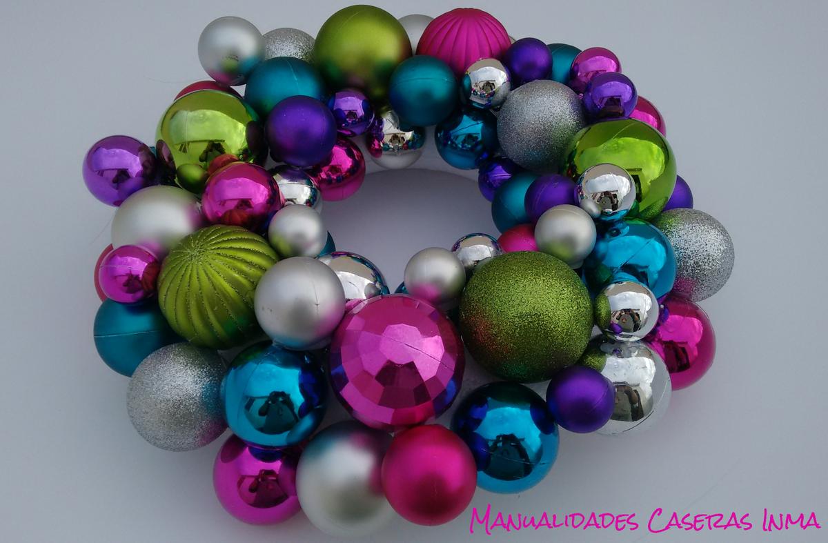 Manualidades Caseras Inma_Pasos a seguir para hacer una corona de bolas navideñas de colores