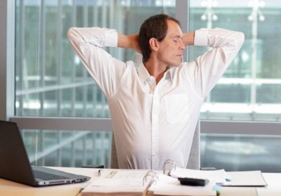 Ejercicio de rotación para la discopatía cervical