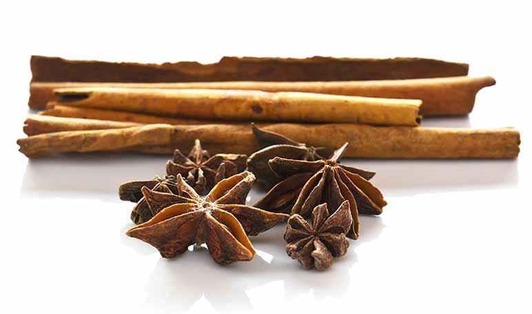 Cómo reducir la hinchazón de los pies de forma natural - Trucos de belleza caseros