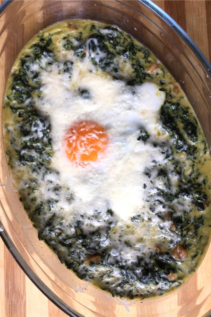 espinacas a la crema con huevo al horno vegetariano