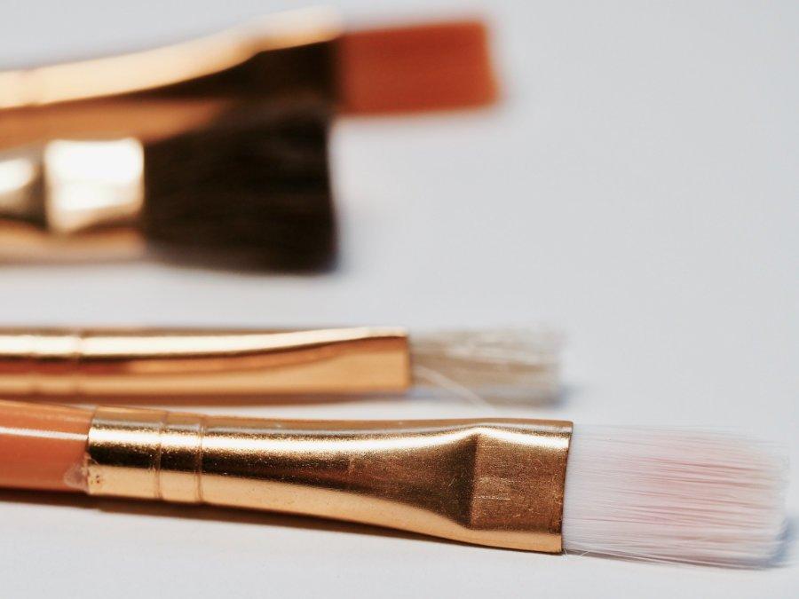 Como limpiar tus brochas de maquillaje sucias