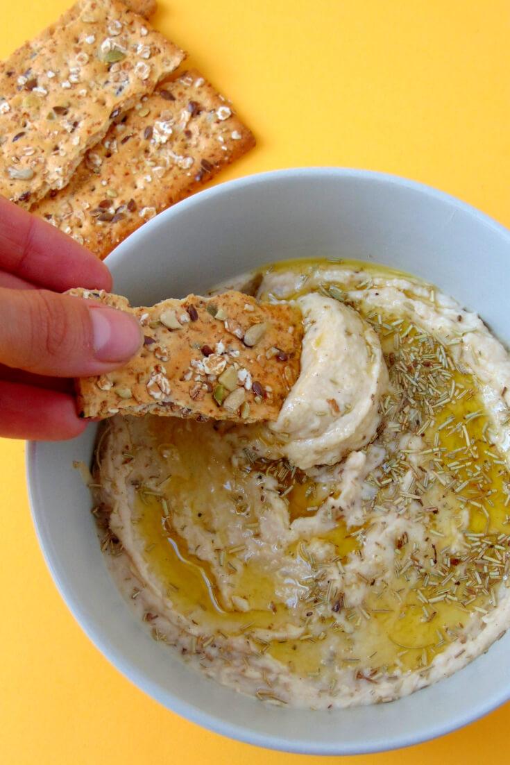 dip de alubias blancas y hierbas aperitivo saludable