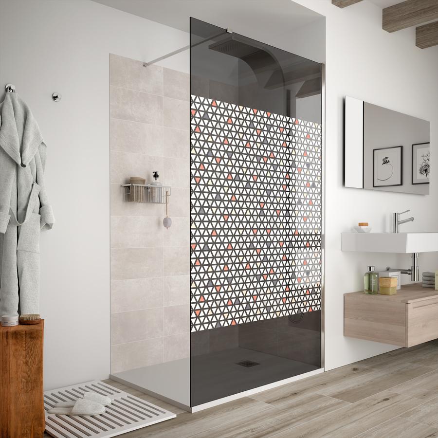 Mamparas llenas de color, tendencia en el baño