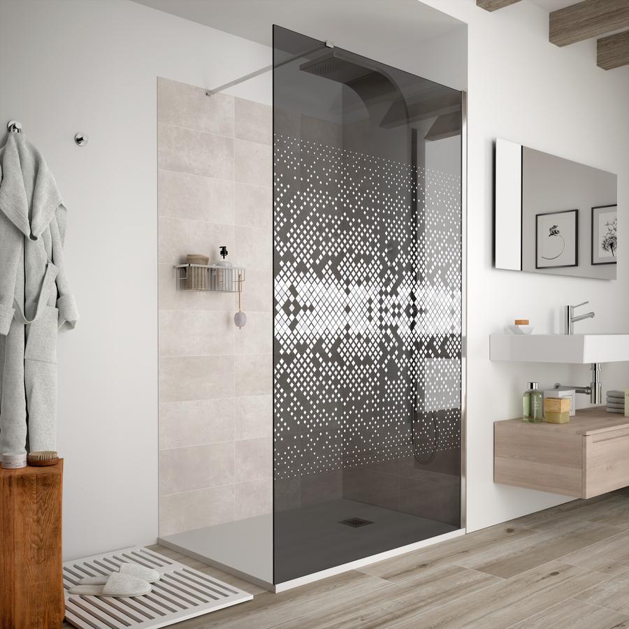 Mamparas llenas de color, tendencia en el baño