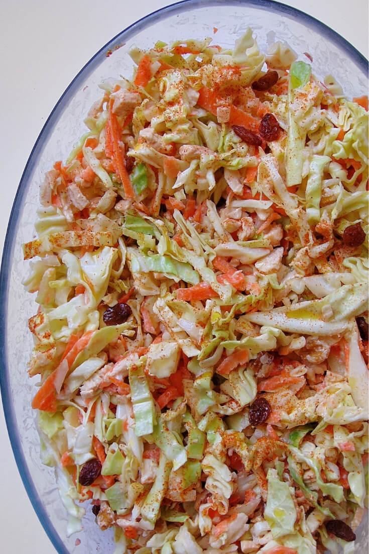 ensalada de col con pollo y manzana americana