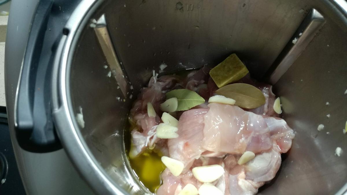 Contramuslos de pollo al ajillo en la Thermomix.