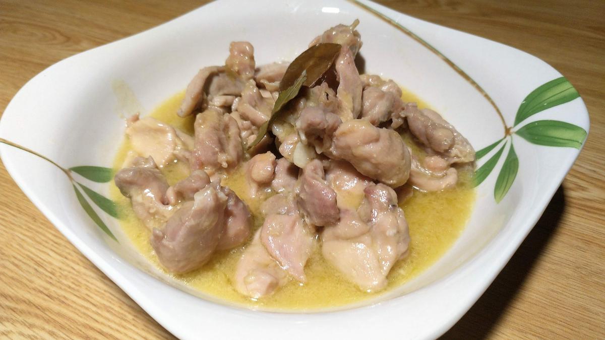 Conatramuslos de pollo al ajillo en la Thermomix terminados.