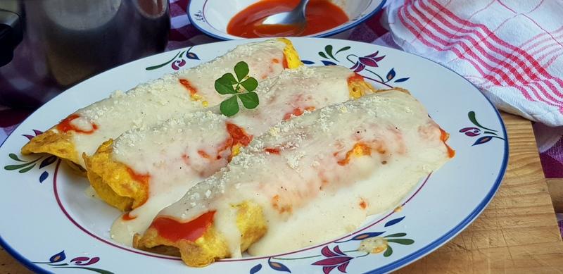 Tortilla de atun con salsa bechamel