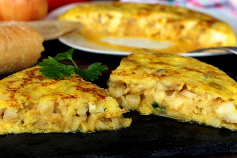 tortilla de bacalao y cebolla caramelizada