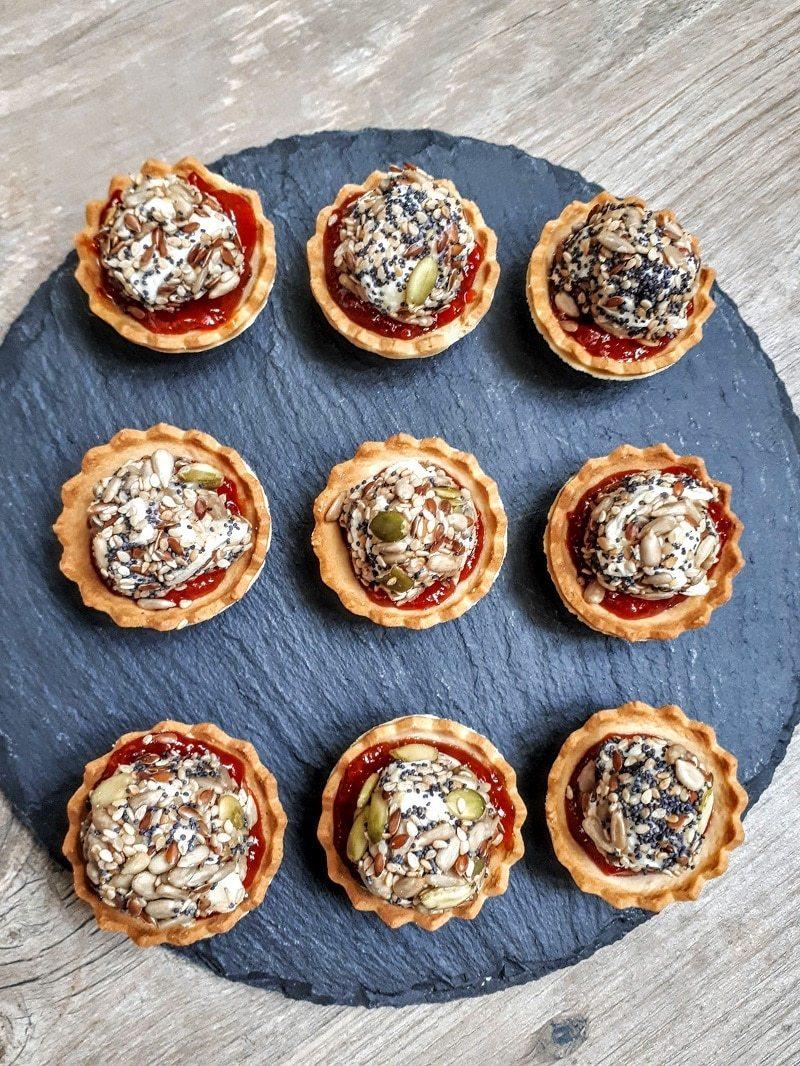 tartaletas de queso con mermelada
