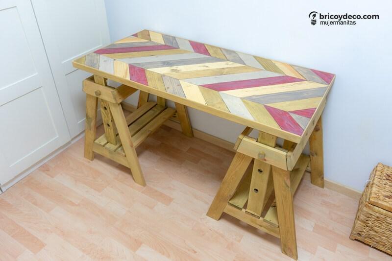 escritorio con palets paso a paso