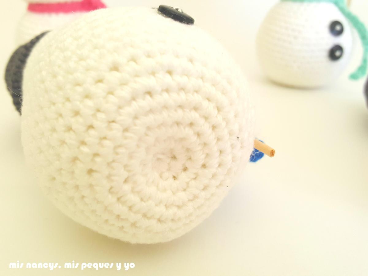 mis nancys, mis peques y yo, muñecos de nieve amigurumi, detalle de la base