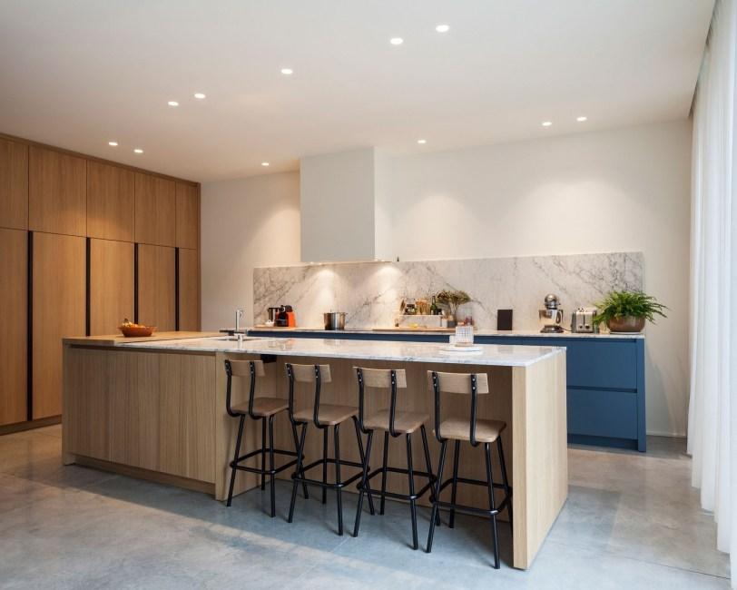 How to illuminate your kitchen countertop if you do not have upper cabinets or shelves 02