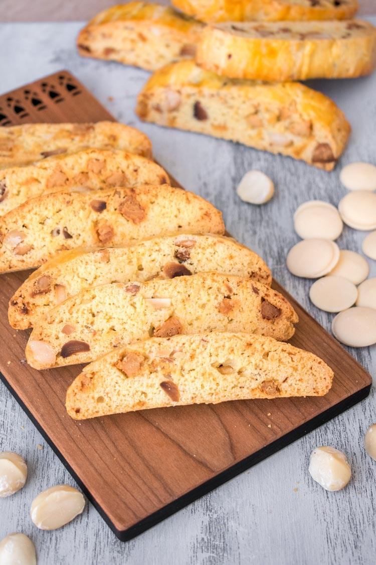 Receta de biscotti de chocolate blanco y macadamia en Maria Orsini