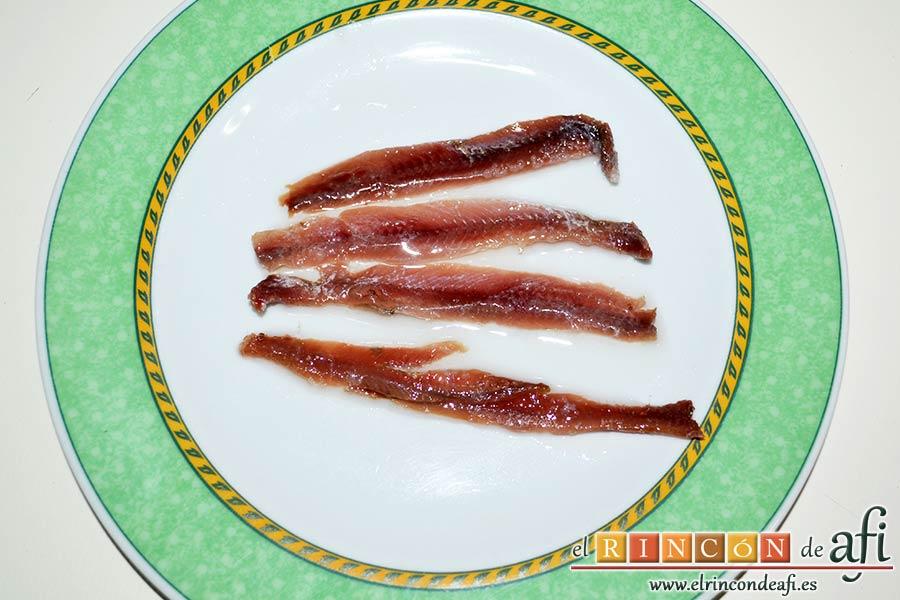 Chuletas de cerdo con alcaparras y anchoas, limpiar bien las cuatro anchoas