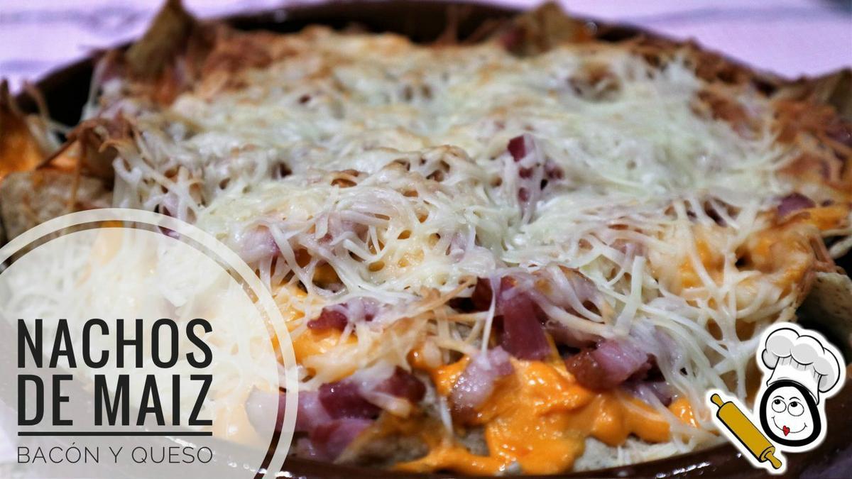 Nachos de maíz con bacón y queso