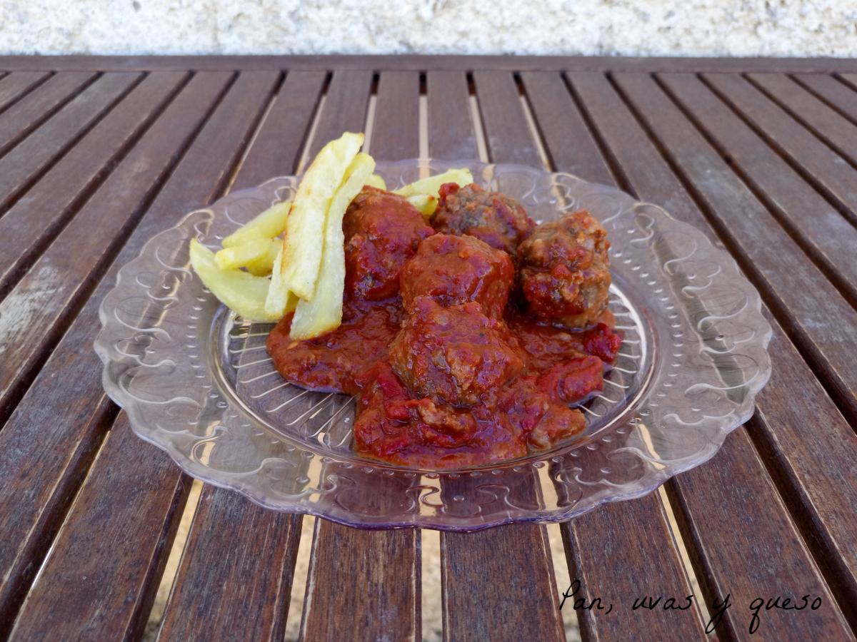 albondigas con calabaza en crock pot - pan uvas y queso