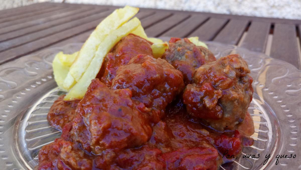 albondigas con calabaza en crock pot - pan uvas y queso