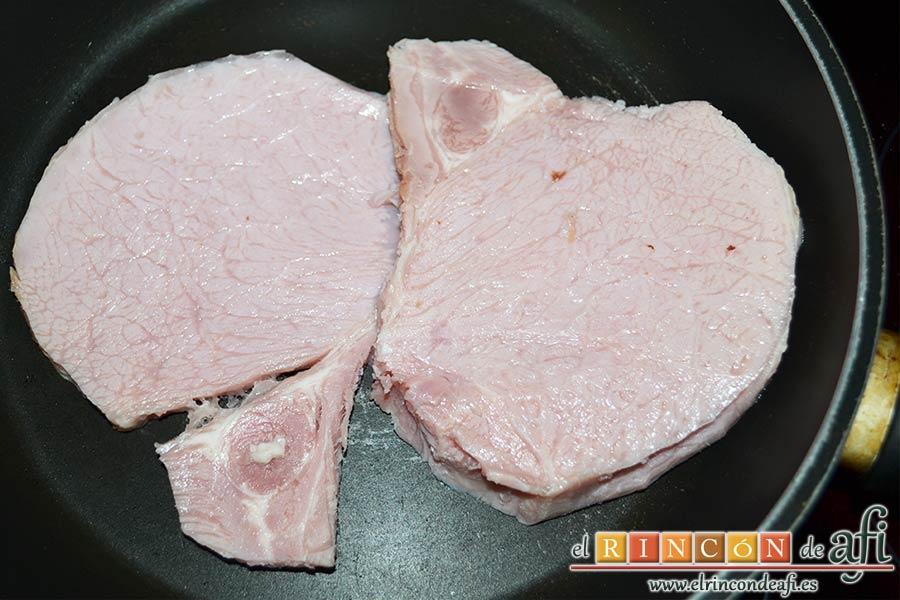 Chuletas de Sajonia con salsa de perejil, hacerlas en una sartén sin nada de aceite