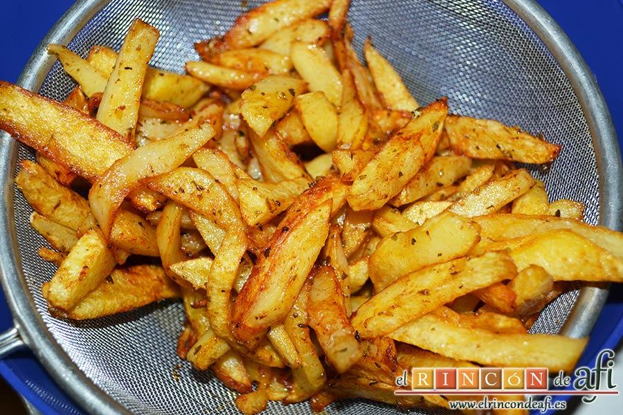 Chuletas de Sajonia con salsa de perejil, escurrirlas antes de servir