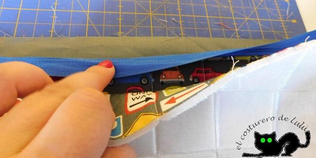 Así quedarían las telas y la cremallera colocadas