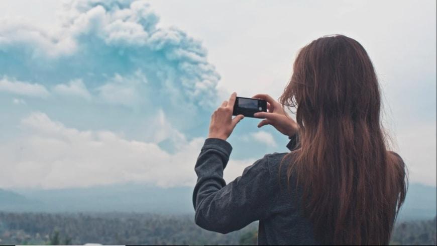 viajera tomando una foto