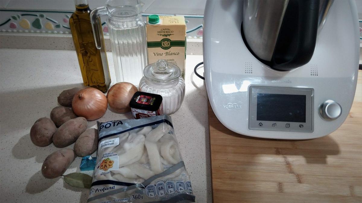 Ingredientes para hacer el guiso de calamares y patatas con Thermomix
