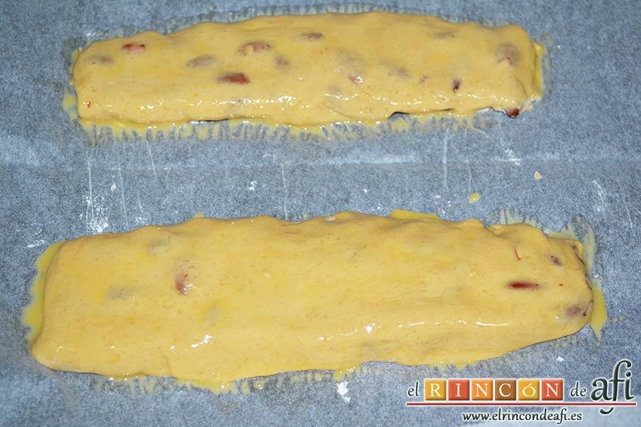 Carquinyolis, pintarlas con el huevo