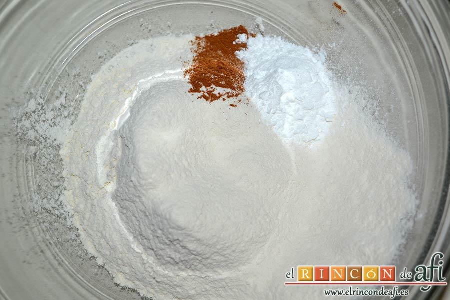 Carquinyolis, en otro bol ponemos harina de repostería, levadura en polvo, canela en polvo y sal, todos tamizados