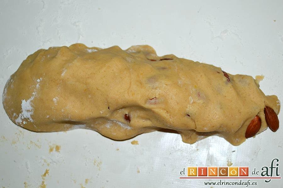 Carquinyolis, incorporarlas a la masa