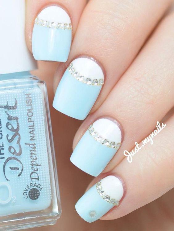 manicura francesa invertida o uñas de media luna