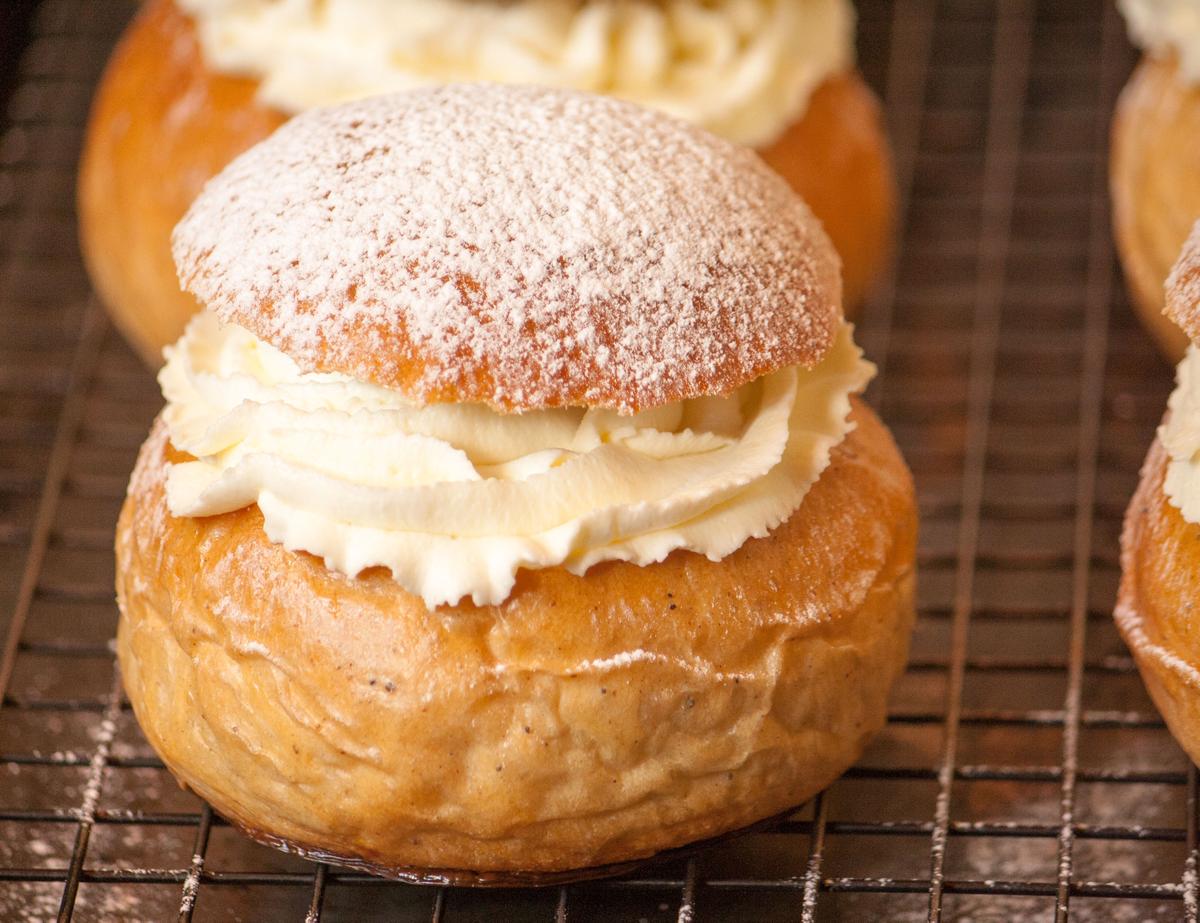 Semla relleno con crema