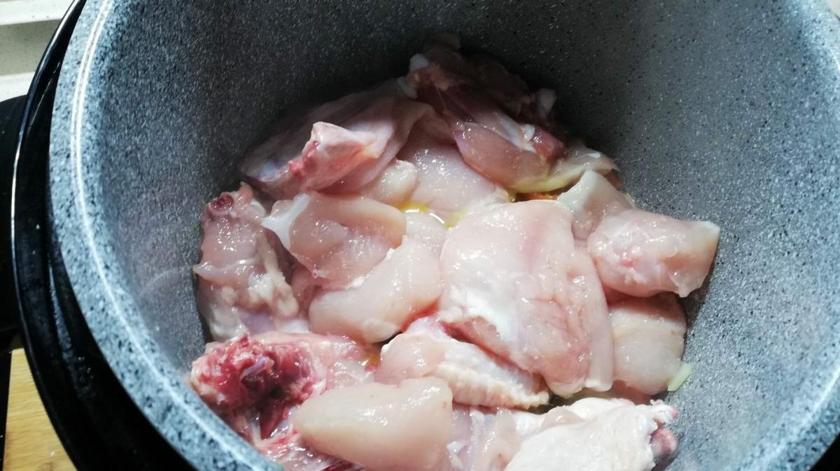 Trozos de pollo en la Olla GM