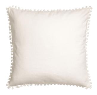 cojines blancos para dar luz en un espacio pequeño