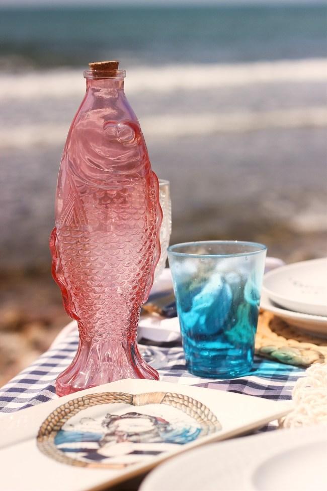 Mar, Playa, Peces y una mesa