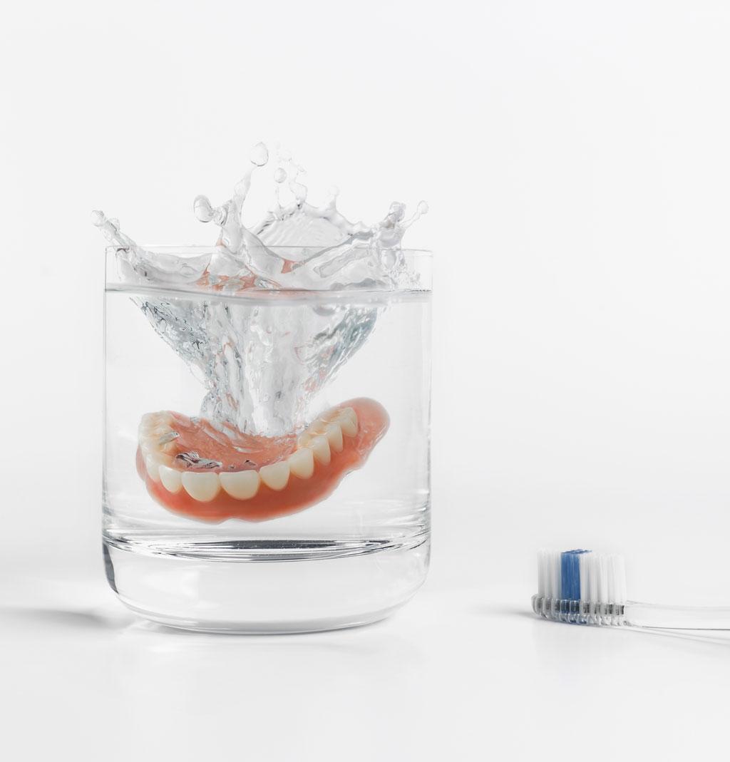 centro-dental-innova-clinica-dental-aviles-limpieza de protesis dental