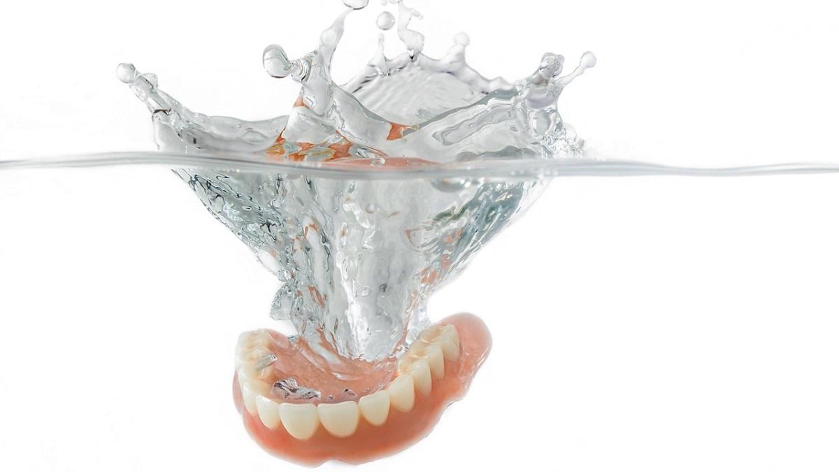 centro-dental-innova-clinica-dental-aviles-limpieza de protesis dental