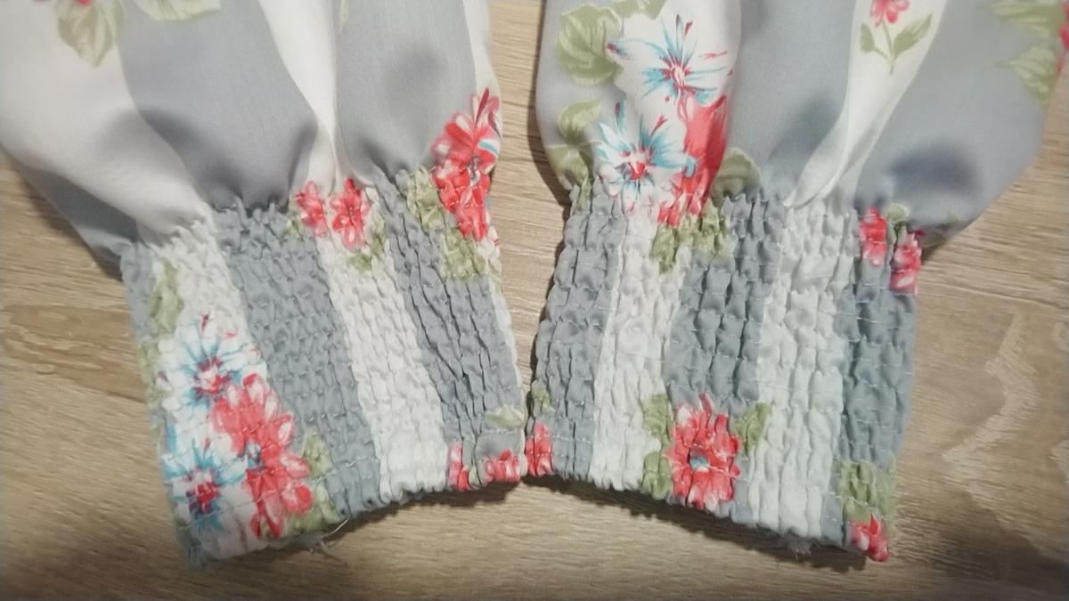 Blusa con volantes en las mangas y puños fruncidos con hilo elástico ¡Con patrones gratis!