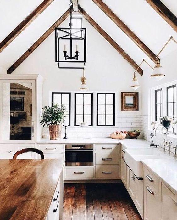 cocina en estilo farmhouse con mezcla de materiales