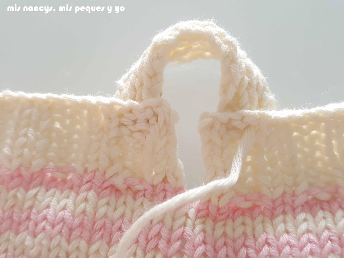 mis nancys, mis peques y yo, tutorial jersey de punto para Nancy "Fresa y nata", coser los tirantes a la espalda