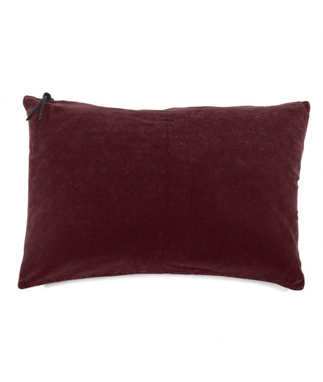 cojin oscuro para dar profundidad a dormitorio