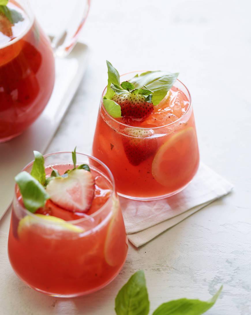 limonada de fresa y albahaca