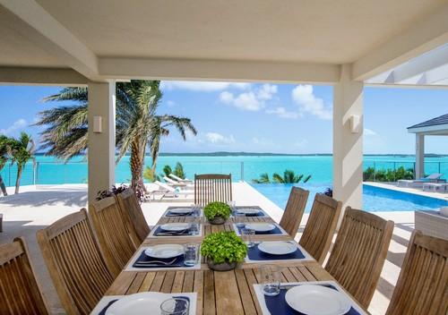 comedor de exterior en estilo marinero