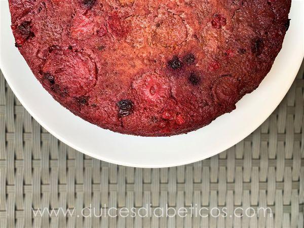 Tarta de frutos rojos y bizcocho