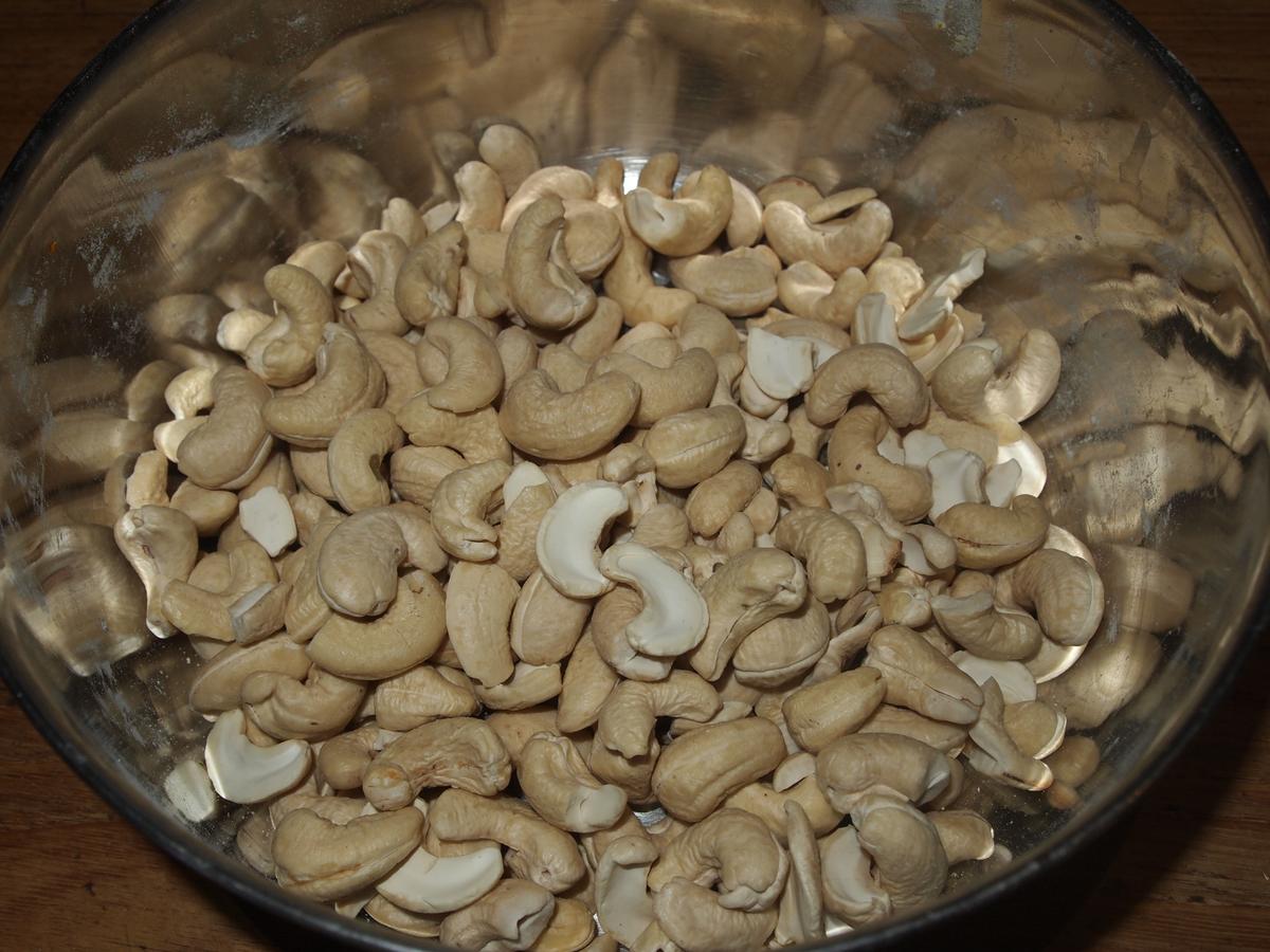 Brownie crudi-vegano de chocolate y té matcha sin azúcar ni gluten