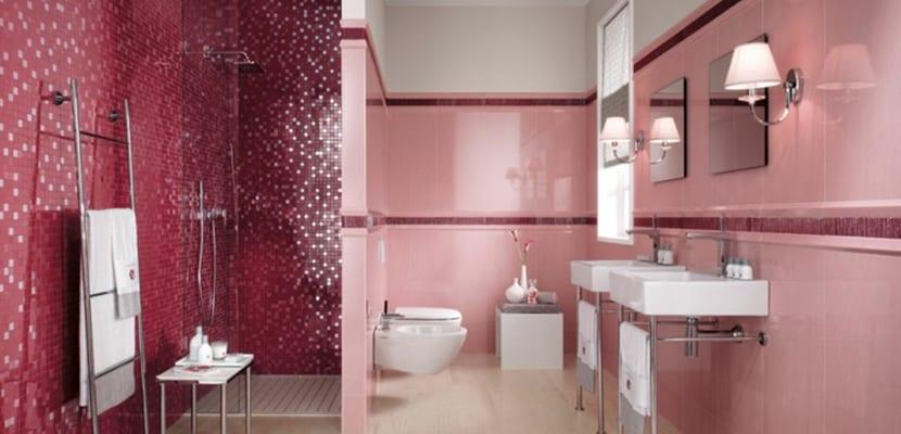 Azulejos rosas de baño