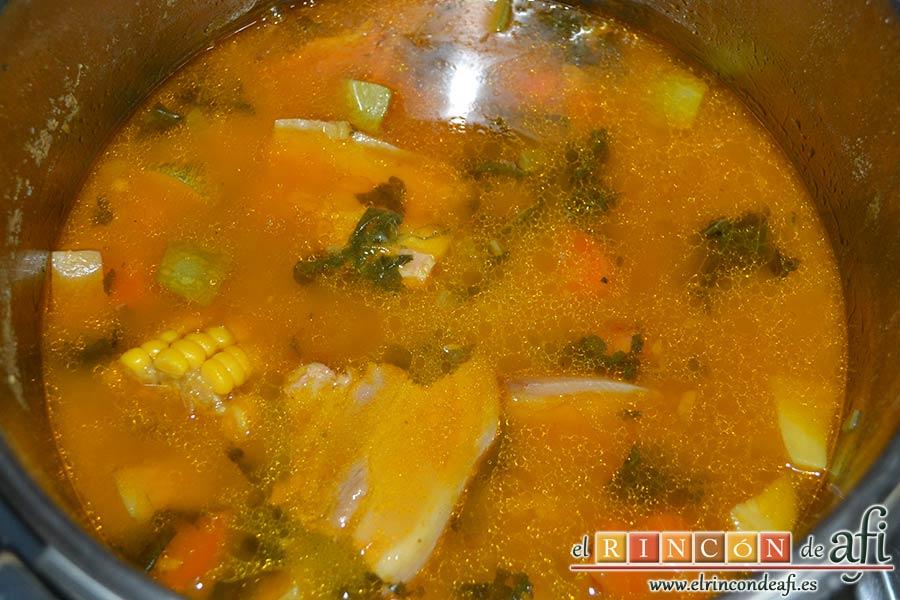 Potaje de jaramagos, cerrar y dejar cocinar hasta que estén las papas tiernas